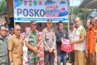 Pemkab Berau melalui Dinas Sosial (Dinsos) Berau bekerja sama dengan berbagai pihak, diantarannya, BPBD, Kecamatan, Koramil dan Polsek serta termasuk relawan dan perangkat Kampung beri bantuan korban banjir