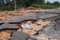Jalan utama penghubung tiga Desa, Inaran, Pegat Bukur, dan Bena Baru, ambles. Perbaikan segera dilakukan  pemerintah daerah untuk keselamatan warga