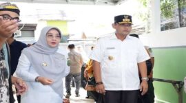 Wagub Kaltim dan Bupati Berau berkunjung ke kerajinan batik Berau di Kampung Maluang  Berau. Foto : Ahmad Riyandi