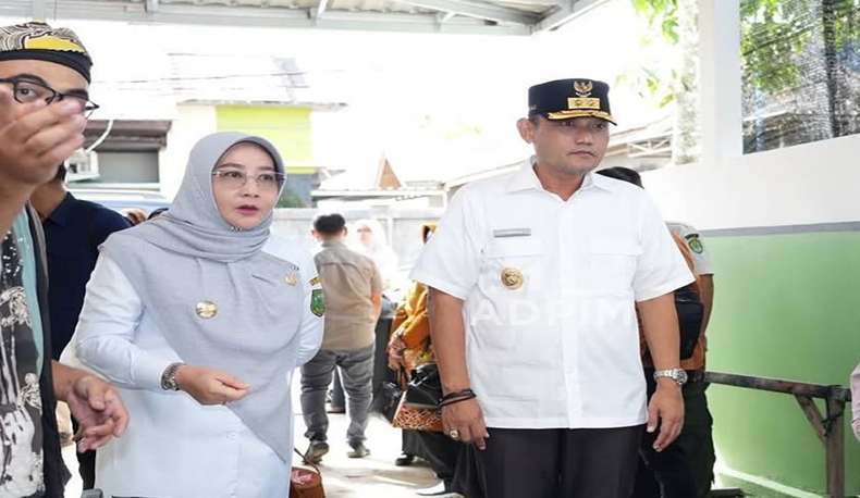 Wagub Kaltim dan Bupati Berau berkunjung ke kerajinan batik Berau di Kampung Maluang  Berau. Foto : Ahmad Riyandi