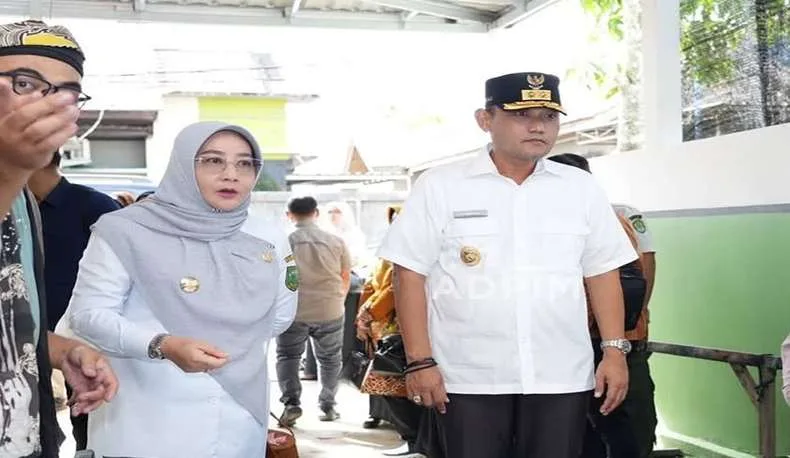 Wagub Kaltim dan Bupati Berau berkunjung ke kerajinan batik Berau di Kampung Maluang Berau. Foto : Ahmad Riyandi