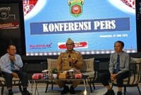 Wali Kota Samarinda Andi Harun saat memberikan keterangan pers terkait pengawasan SPMB 2025 di Balai Kota Samarinda