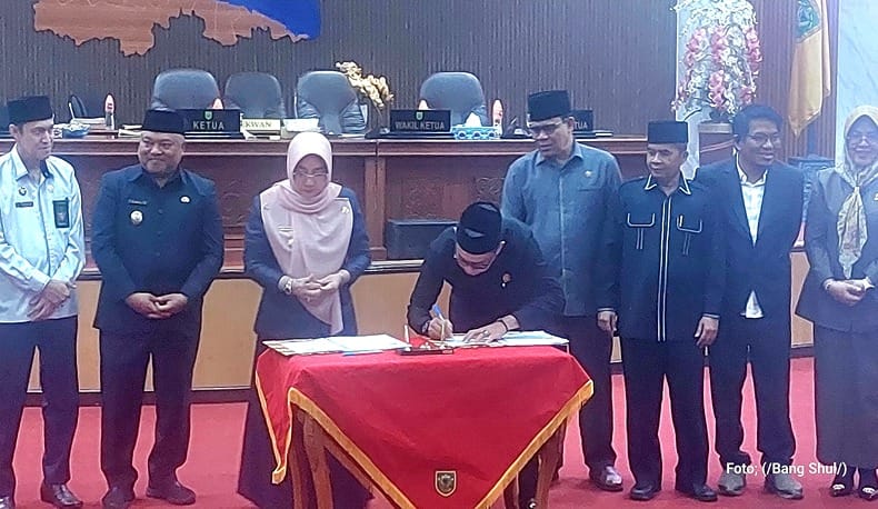 Penyampaian pendapat akhir Fraksi terhadap empat Rancangan Peraturan Daerah