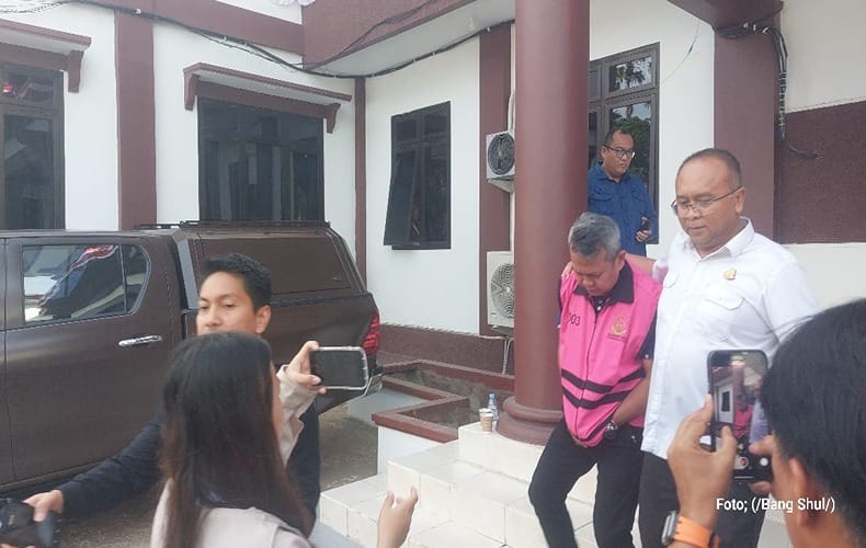 KEJATI Kaltara:  4 orang tersangka dugaan korupsi BPSDM sementara ini dibawa ke Polres Tanjung Selor. Foto: (/ski/)