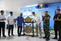 Gubernur Kalimantan Utara (Kaltara) Dr. H. Zainal A. Paliwang, S.H., M.Hum meresmikan Program Transformasi Layanan Kepelabuhanan untuk Meningkatkan Efisiensi dan Transparansi (Digi-Port) dan pemberian potongan harga tiket speedboat reguler bagi penyandang disabilitas di Pelabuhan Tengkayu I, Tarakan, Rabu (17/9).