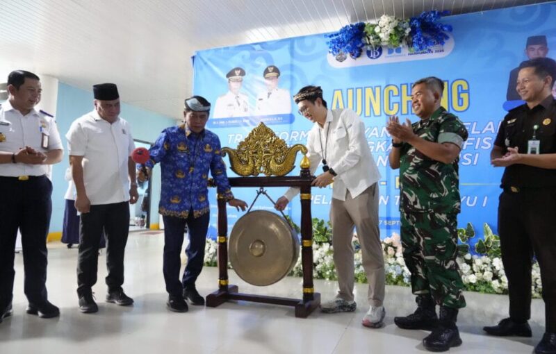 Gubernur Kalimantan Utara (Kaltara) Dr. H. Zainal A. Paliwang, S.H., M.Hum meresmikan Program Transformasi Layanan Kepelabuhanan untuk Meningkatkan Efisiensi dan Transparansi (Digi-Port) dan pemberian potongan harga tiket speedboat reguler bagi penyandang disabilitas di Pelabuhan Tengkayu I, Tarakan, Rabu (17/9).