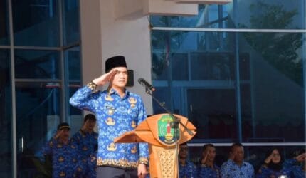 Bupati Nunukan membacakan sambutan Ketua Umum KORPRI pada Upacara HUT KORPRI ke-54