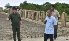 Bupati Dan Ketua DPRD Tinjau Pembangunan Jembatan Sei Bayan II