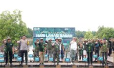 Gubernur Kaltara dan Menteri Kehutanan Tanam Mangrove Peringati Hari Lahan Basah Sedunia 2026