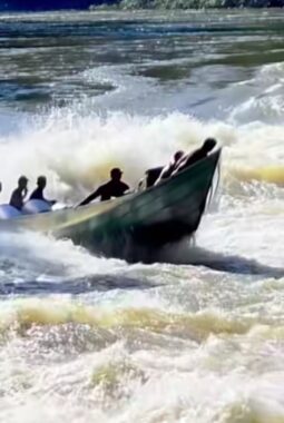 Bertaruh Nyawa di Jeram: Jeritan Warga Perbatasan Malinau Menanti Akses Darat