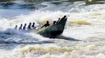 Bertaruh Nyawa di Jeram: Jeritan Warga Perbatasan Malinau Menanti Akses Darat